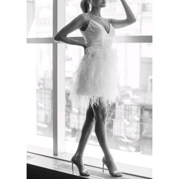 AND Dresses & Skirts - $1800 Alice + Olivia Milany Feather Mini White dress Sz 4 Small Bridal Wedding